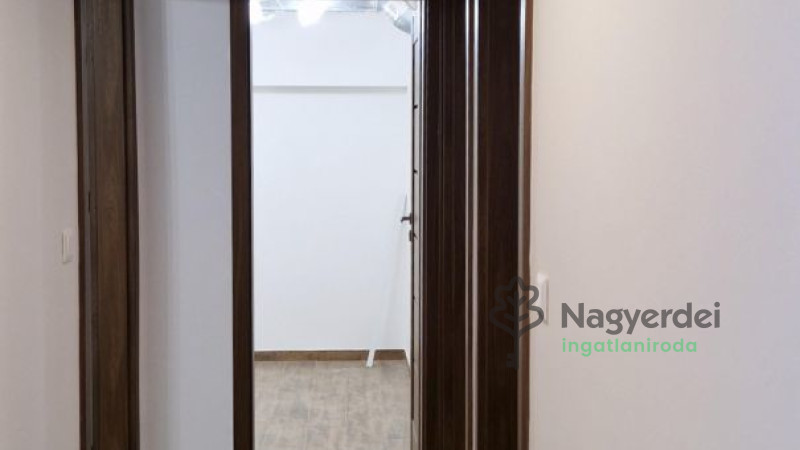 Debrecen, Tócóskert, Iroda, nem irodaházban  