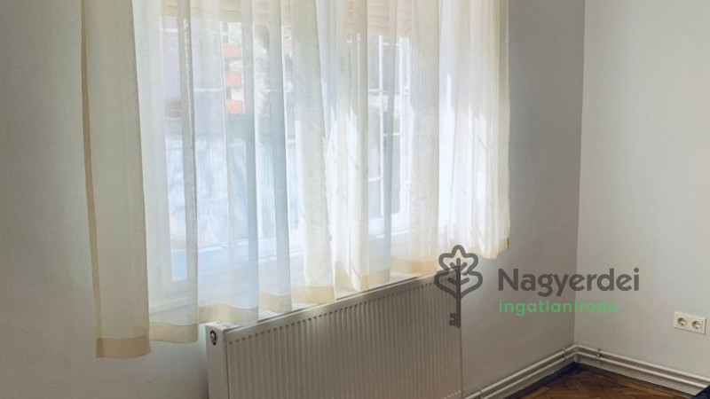 Debrecen, Nagyerdő, Lakás, tégla lakás  
