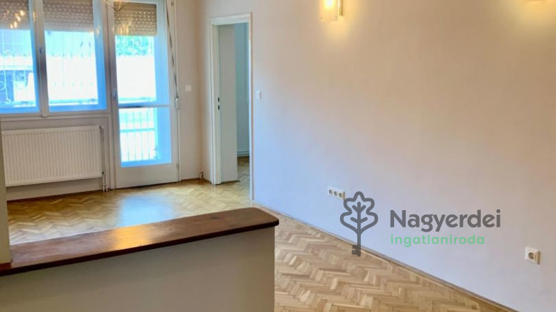 Debrecen, Nagyerdő, Lakás, tégla lakás  