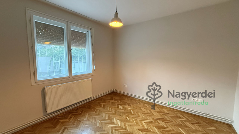 Debrecen, Nagyerdő, Lakás, tégla lakás  