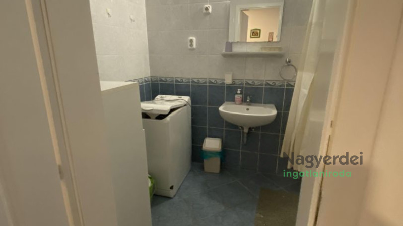 Debrecen, Nagyerdő, Lakás, tégla lakás  