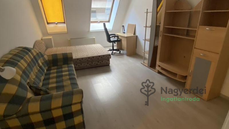 Debrecen, Nagyerdő, Lakás, tégla lakás  