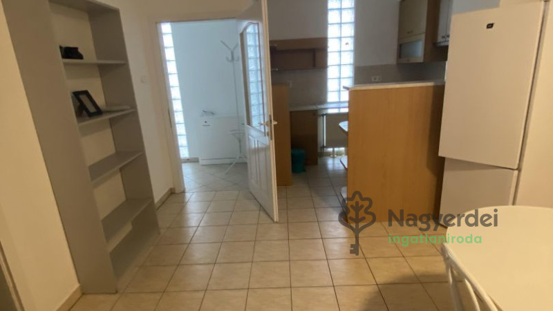 Debrecen, Nagyerdő, Lakás, tégla lakás  