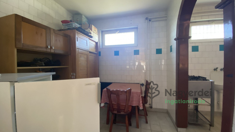 Téglás, Kereskedelmi ingatlan, panzió  