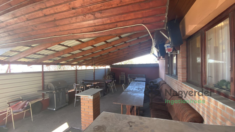 Téglás, Kereskedelmi ingatlan, panzió  