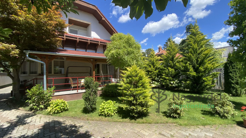 Debrecen, Akadémia kert, Ház, családi ház  