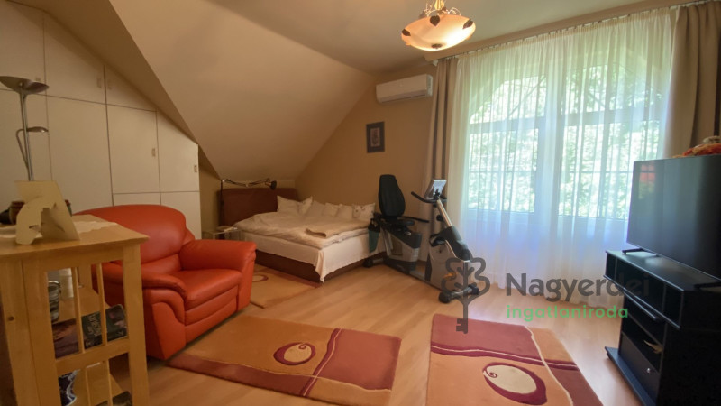 Debrecen, Akadémia kert, Ház, családi ház  