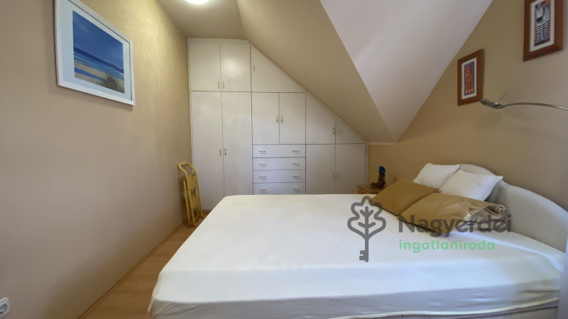 Debrecen, Akadémia kert, Ház, családi ház  