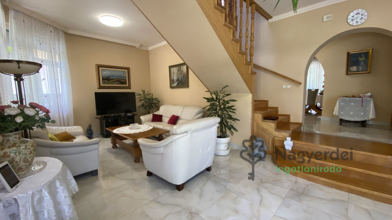 Debrecen, Akadémia kert, Ház, családi ház  