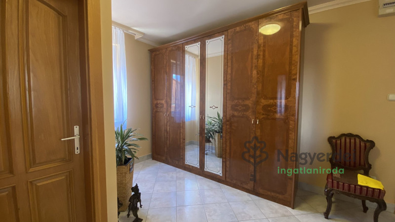 Debrecen, Akadémia kert, Ház, családi ház  