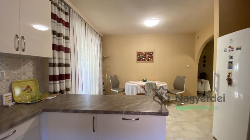 Debrecen, Akadémia kert, Ház, családi ház  