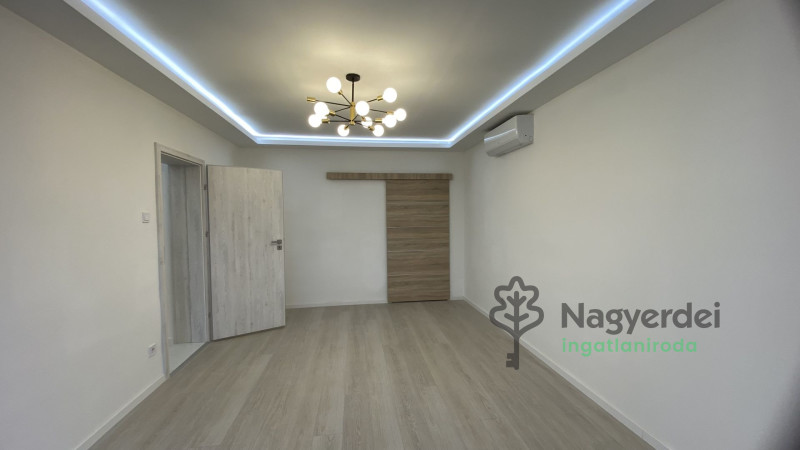 Debrecen, Nagyerdőalja, Lakás, tégla lakás  