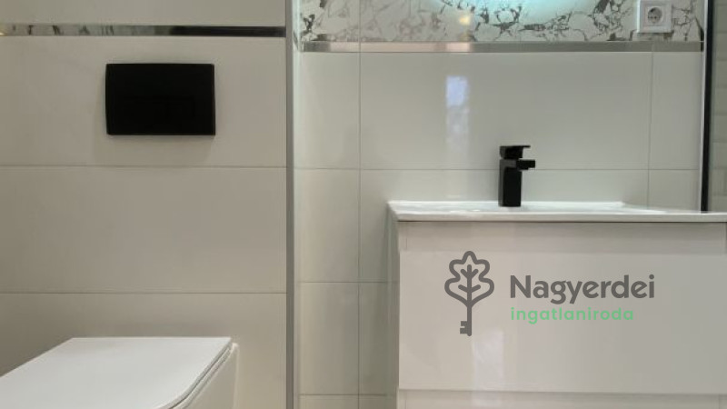 Debrecen, Nagyerdőalja, Lakás, tégla lakás  