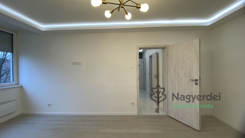 Debrecen, Nagyerdőalja, Lakás, tégla lakás  