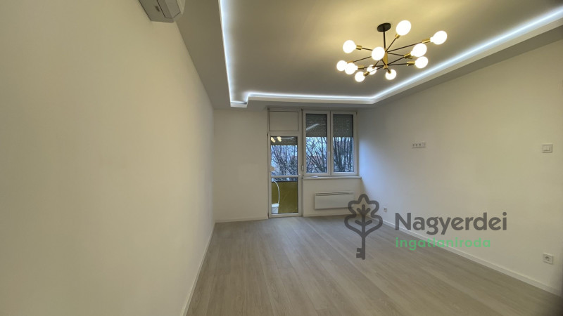 Debrecen, Nagyerdőalja, Lakás, tégla lakás  