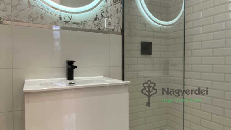 Debrecen, Nagyerdőalja, Lakás, tégla lakás  