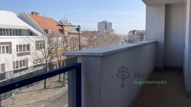 Debrecen, Belváros, Lakás, tégla lakás  