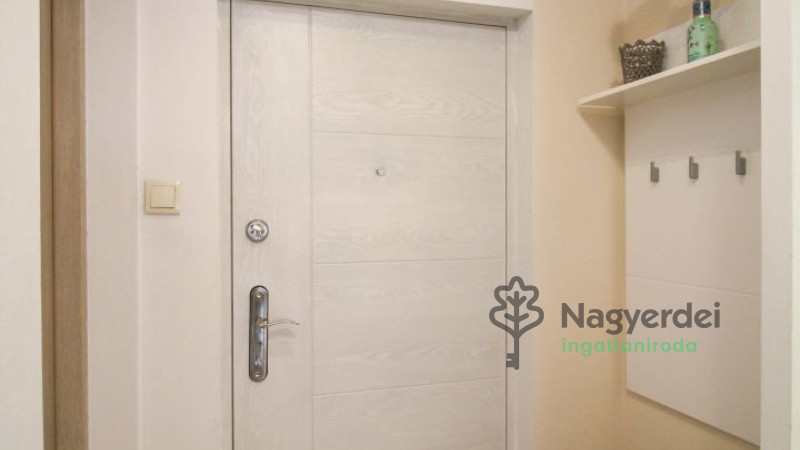 Debrecen, Belváros, Lakás, csúsztatott zsalus  