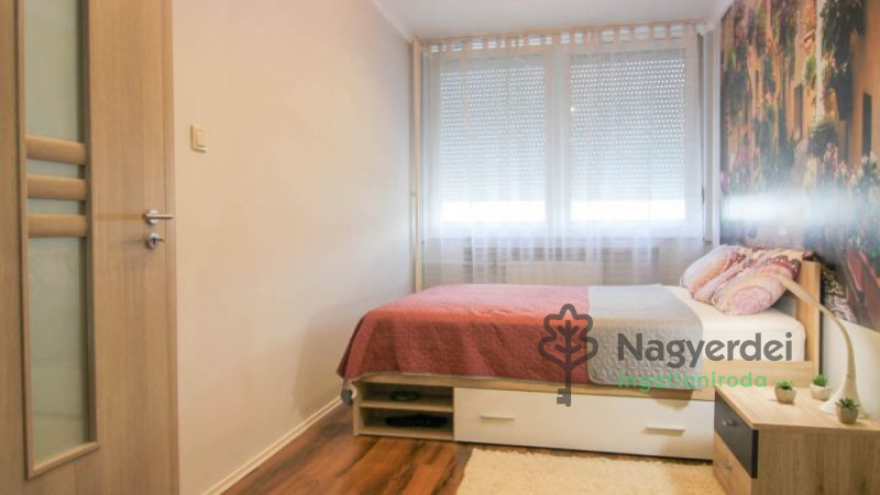 Debrecen, Belváros, Lakás, csúsztatott zsalus  