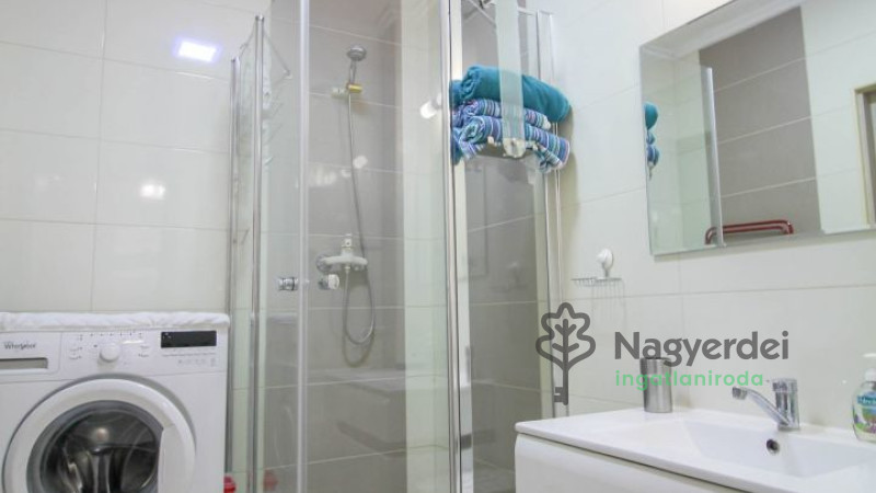 Debrecen, Belváros, Lakás, csúsztatott zsalus  