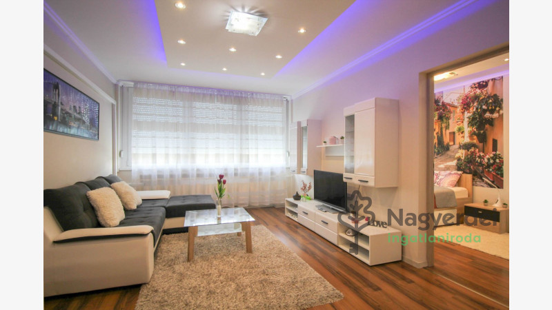 Debrecen, Belváros, Lakás, csúsztatott zsalus  