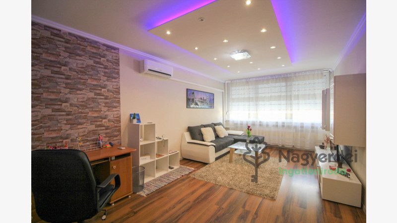 Debrecen, Belváros, Lakás, csúsztatott zsalus  