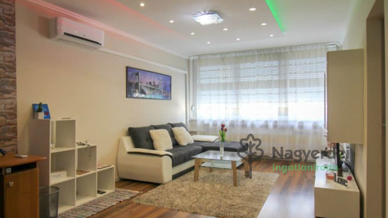 Debrecen, Belváros, Lakás, csúsztatott zsalus  