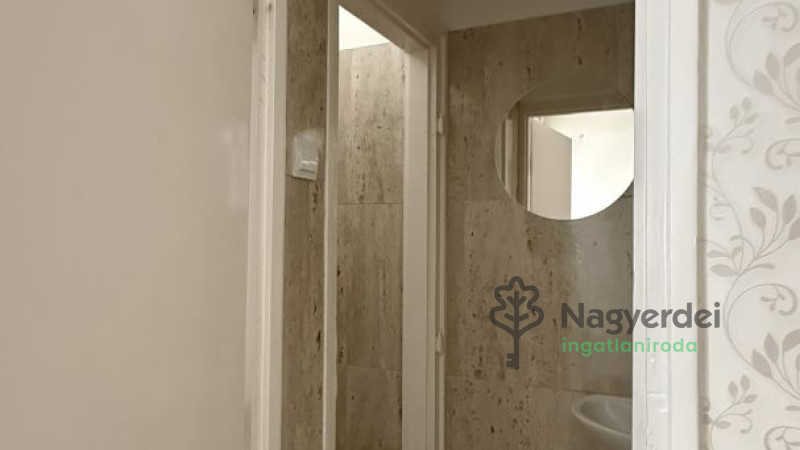 Debrecen, Burgundia, Üzlethelyiség, nem üzletközpontban  