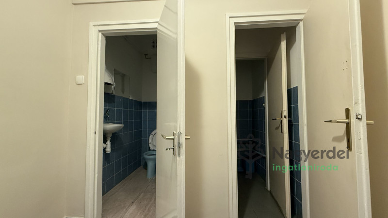 Debrecen, Burgundia, Üzlethelyiség, nem üzletközpontban  